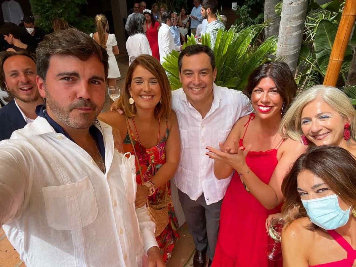 Juanma Moreno en la boda de Beltrán Pérez / RRSS @niebladeltoro