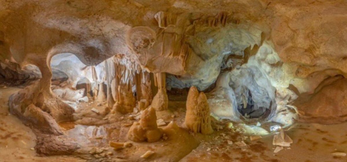 Cueva encontrada en la cantera de La Araña / Agentes de Medioambiente de Andalucía - RRSS