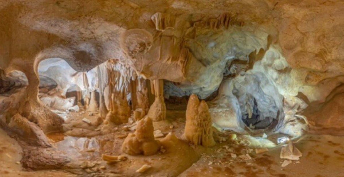 Cueva encontrada en la cantera de La Araña / Agentes de Medioambiente de Andalucía - RRSS