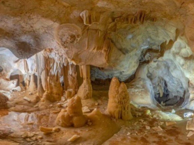 Cueva encontrada en la cantera de La Araña / Agentes de Medioambiente de Andalucía - RRSS