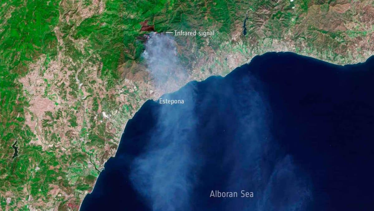 Vista de satélite del incendio de Sierra Bermeja