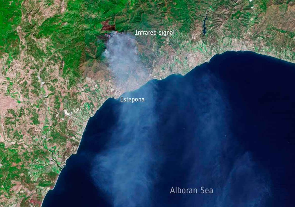 Vista de satélite del incendio de Sierra Bermeja