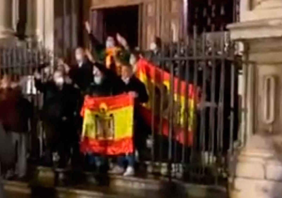 Grupo de falangistas en la Catedral de Granada