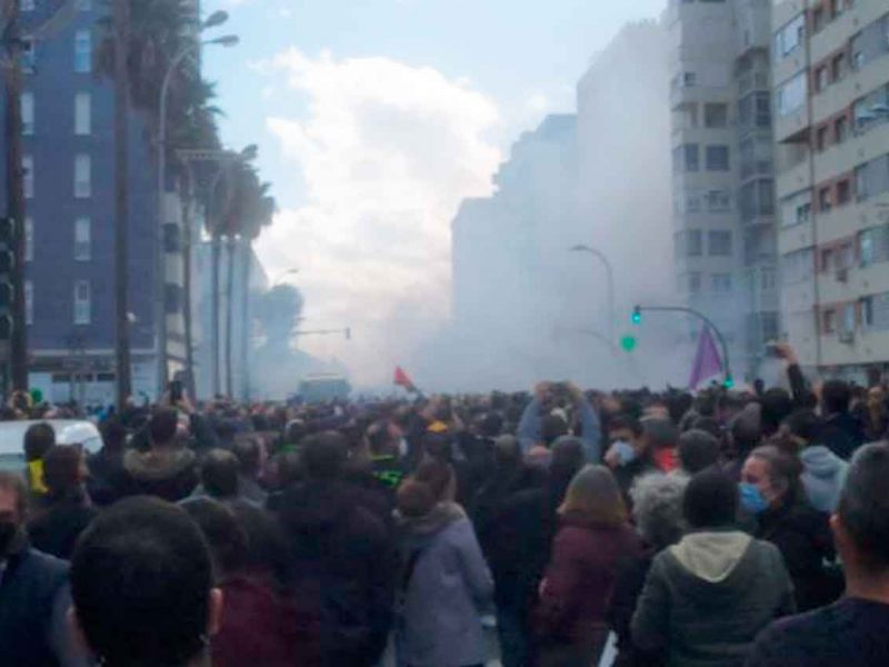 Cargas policiales en Cádiz