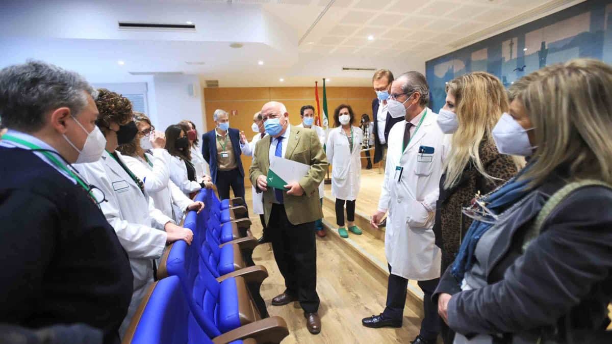 Jesús Aguirre, consejero de Salud y Familias de la Junta de Andalucía en el Hospital Puerta del Mar de Cádiz / EA