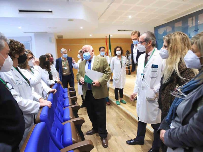 Jesús Aguirre, consejero de Salud y Familias de la Junta de Andalucía en el Hospital Puerta del Mar de Cádiz / EA