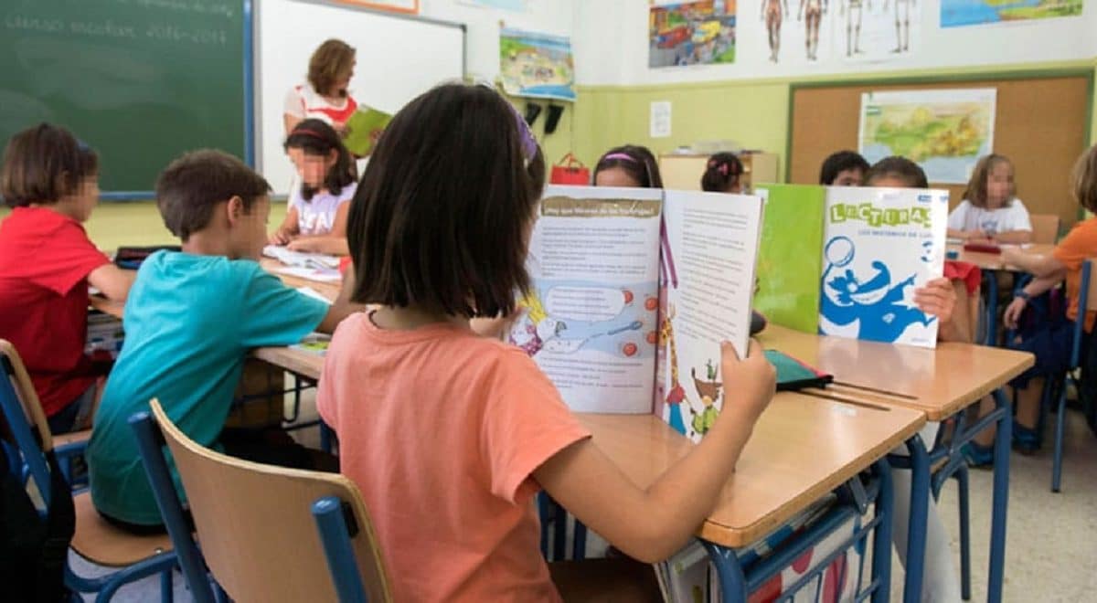 Varios niños en una clase