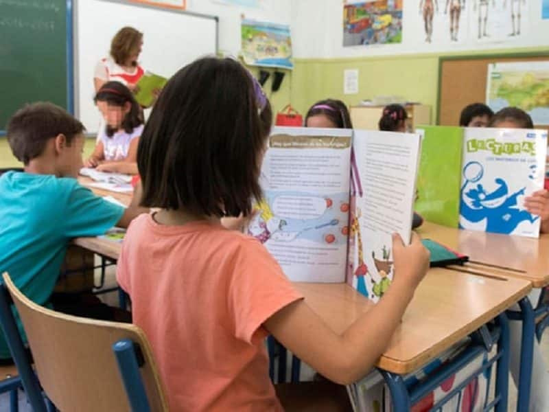 Varios niños en una clase