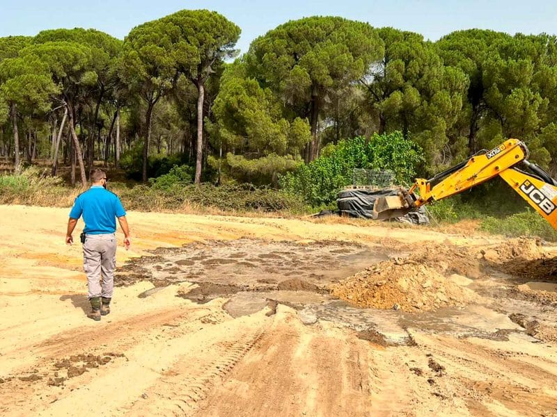 Imagen de uno de los pozos que se están cerrando en el entorno de Doñana / EA