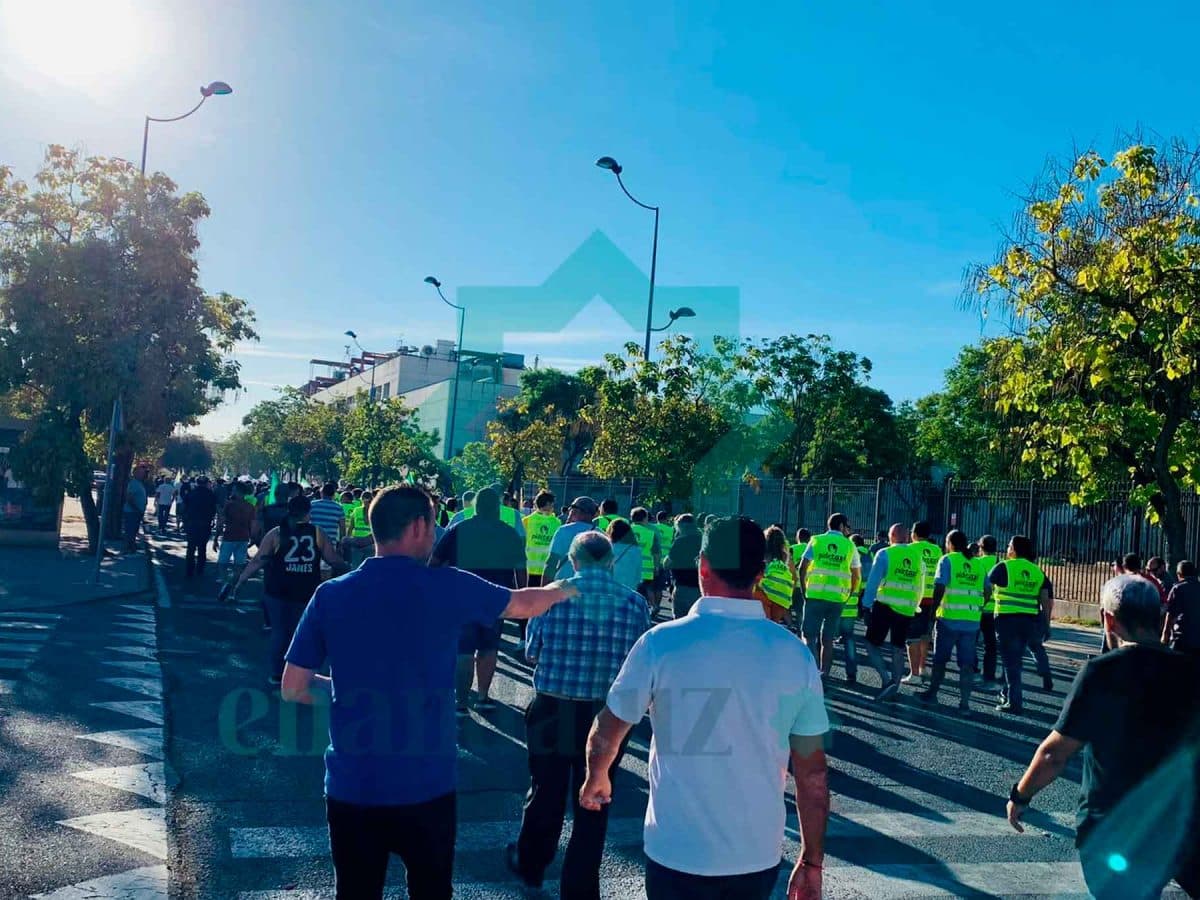 Imagen de protestas de taxistas en Sevilla por el decreto VTC / EA