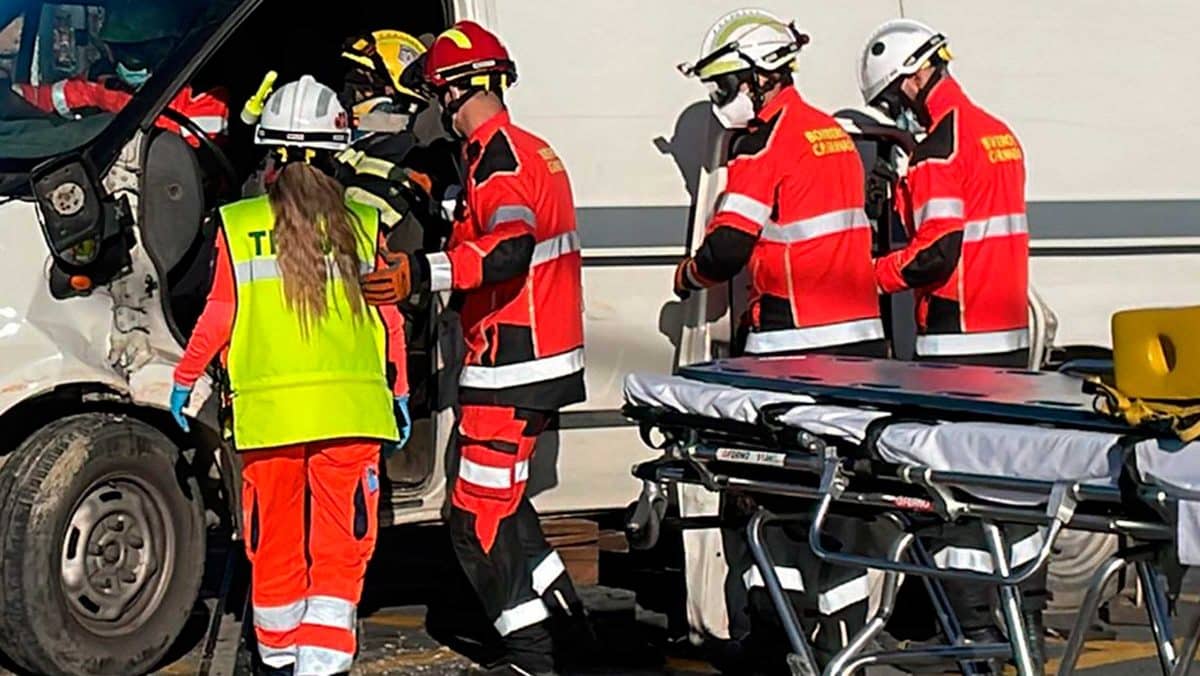 Bomberos de Granada pudieron evacuar a los vecinos de los demás pisos