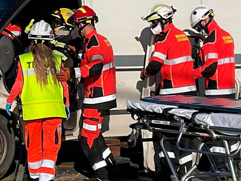 Bomberos de Granada pudieron evacuar a los vecinos de los demás pisos