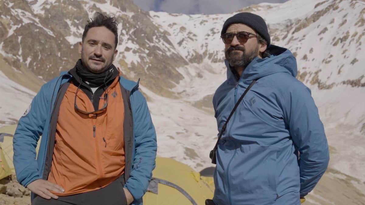 J. A. Bayona en el set de «La sociedad de la nieve», grabada enteramente en Sierra Nevada