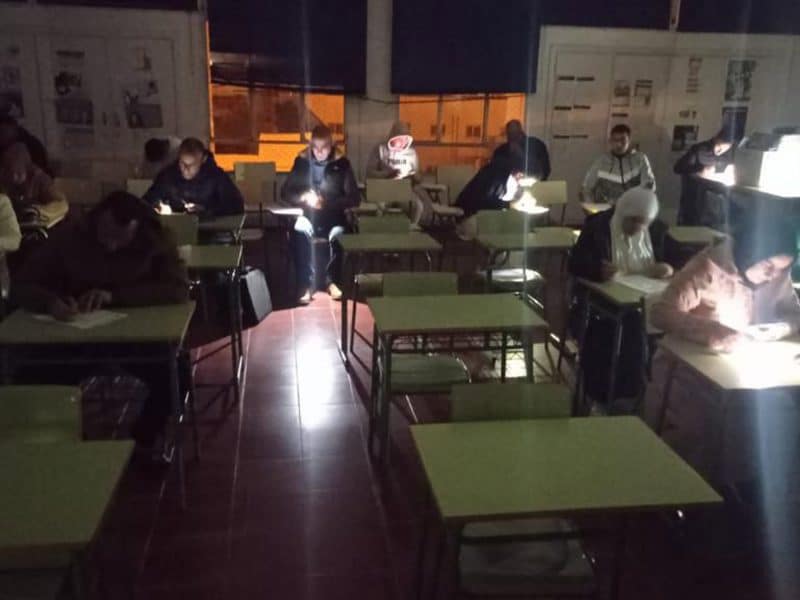 Imagen de este aula sin luz difundida por José Ignacio García