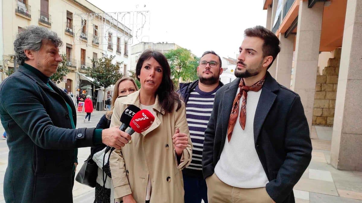 La secretaria general de Podemos Andalucía, Martina Velarde, atiende a los medios / Europa Press