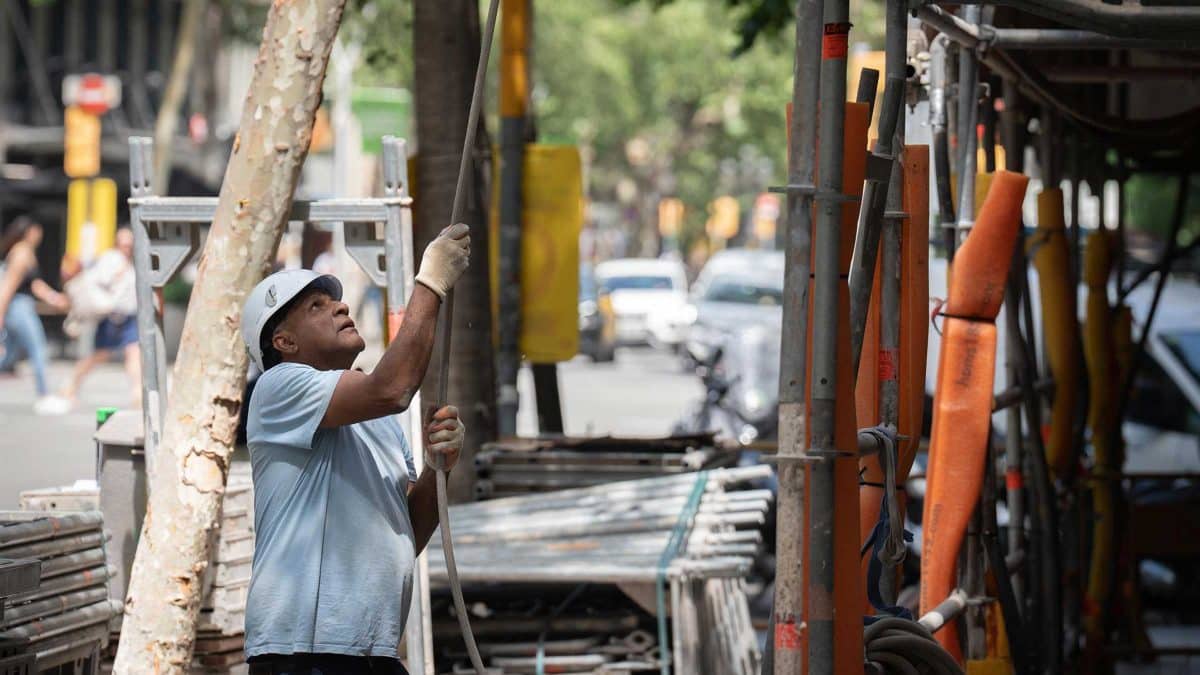 Imagen recurso de un trabajador de la construcción / Europa Press