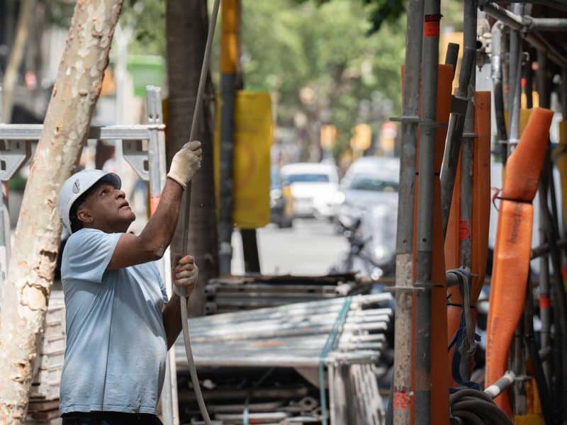 Imagen recurso de un trabajador de la construcción / Europa Press