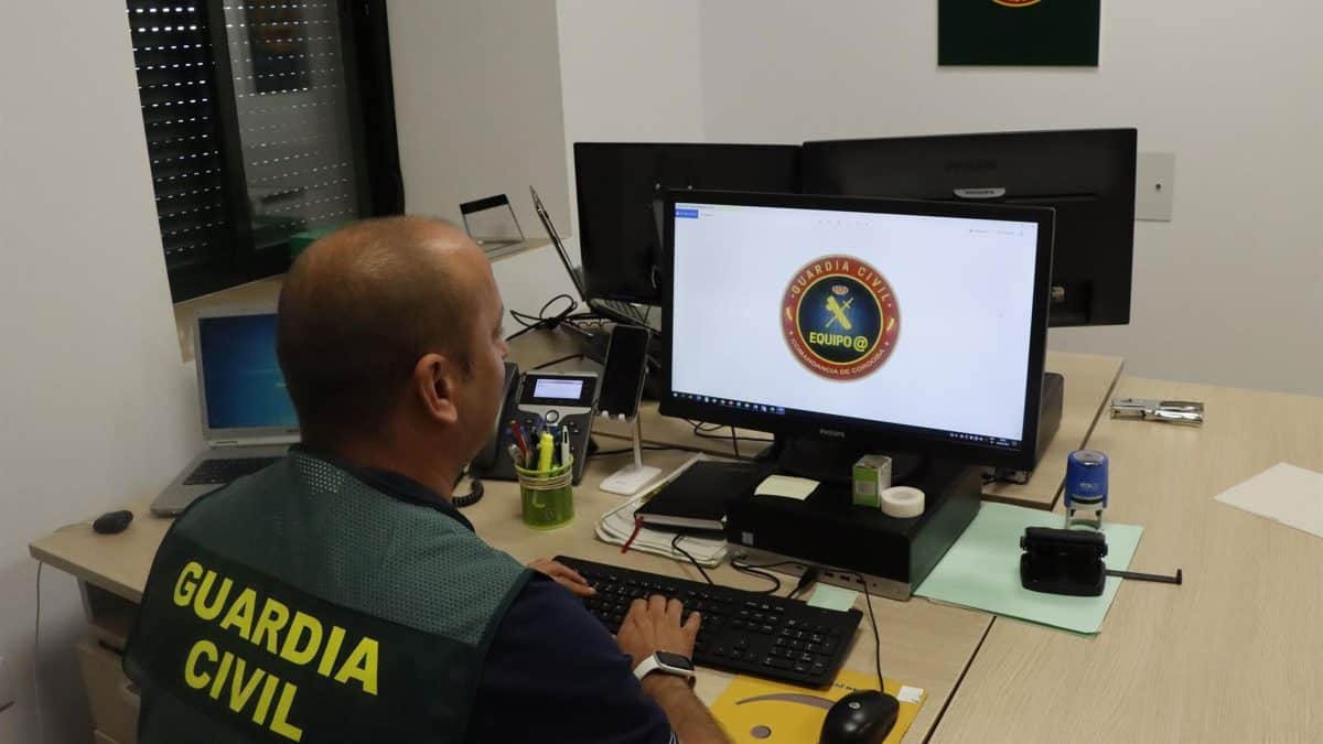 Equipo informático de la Guardia Civil de Córdoba