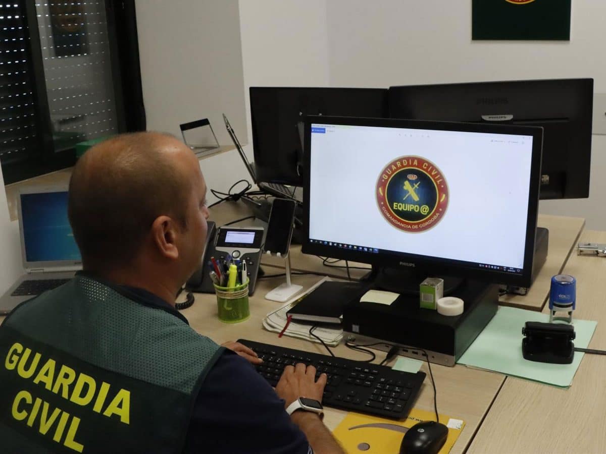 Equipo informático de la Guardia Civil de Córdoba