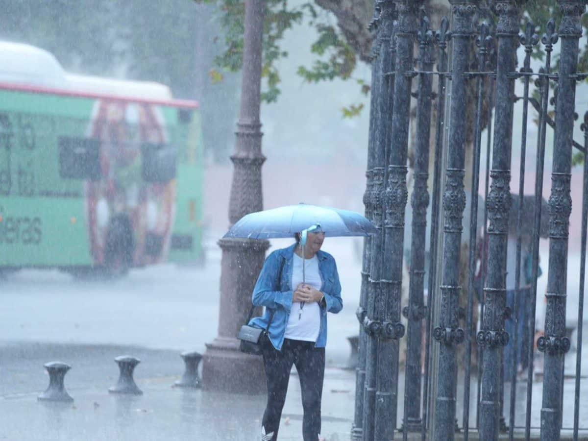 Foto recurso de lluvia intensa en Sevilla / Europa Press