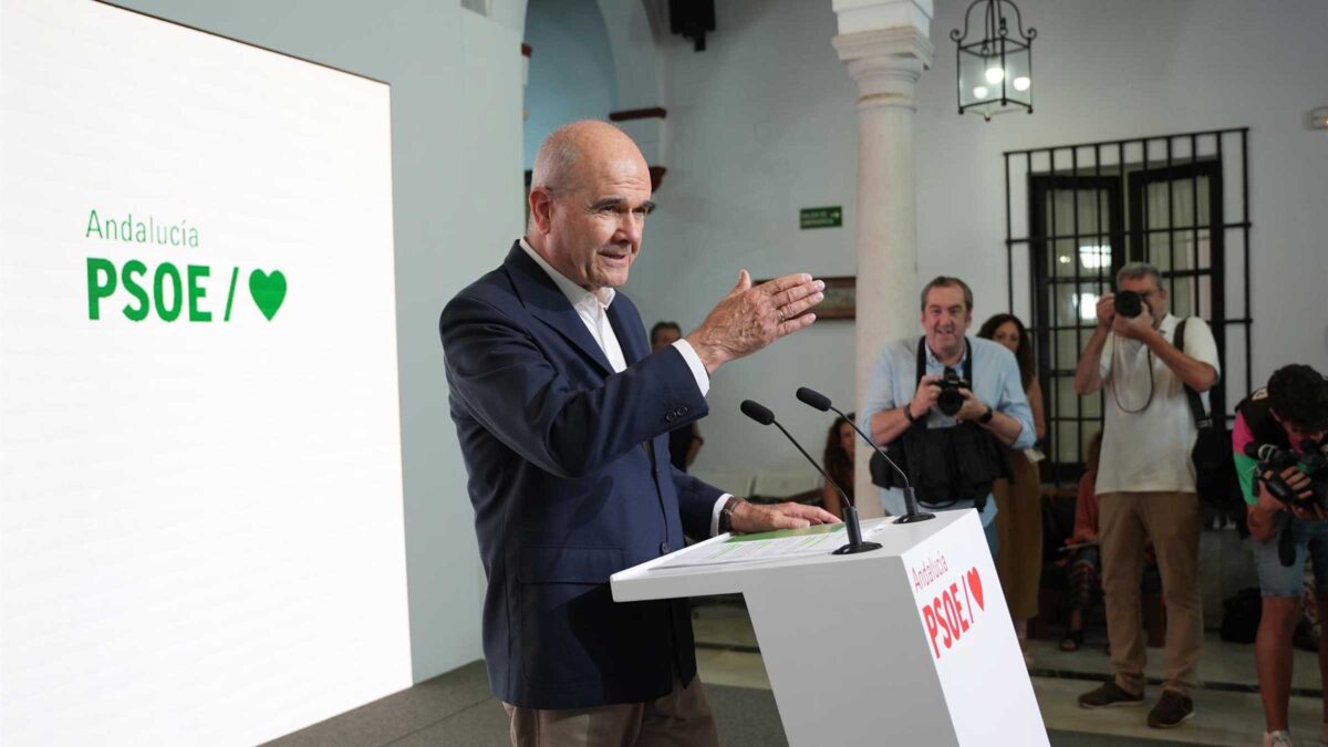 El expresidente de la Junta de Andalucía, Manuel Chaves, durante una rueda de prensa que ha ofrecido en la sede del PSOE-A, a 18 de julio de 2024 en Sevilla (Andalucía, España). Tras las modificaciones de la sentencias de los ERE en Andalucía, por el Trib - María José López - Europa Press