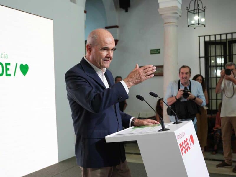 El expresidente de la Junta de Andalucía, Manuel Chaves, durante una rueda de prensa que ha ofrecido en la sede del PSOE-A, a 18 de julio de 2024 en Sevilla (Andalucía, España). Tras las modificaciones de la sentencias de los ERE en Andalucía, por el Trib - María José López - Europa Press