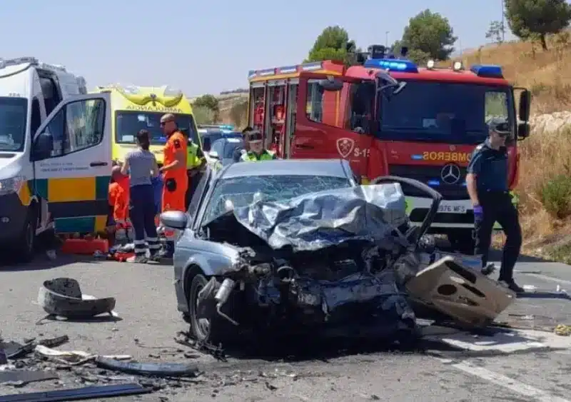 Efectivos de distintos cuerpos de seguridad, emergencias y sanitarios intervienen en el lugar del siniestro. - CONSORCIO PROVINCIAL DE BOMBEROS