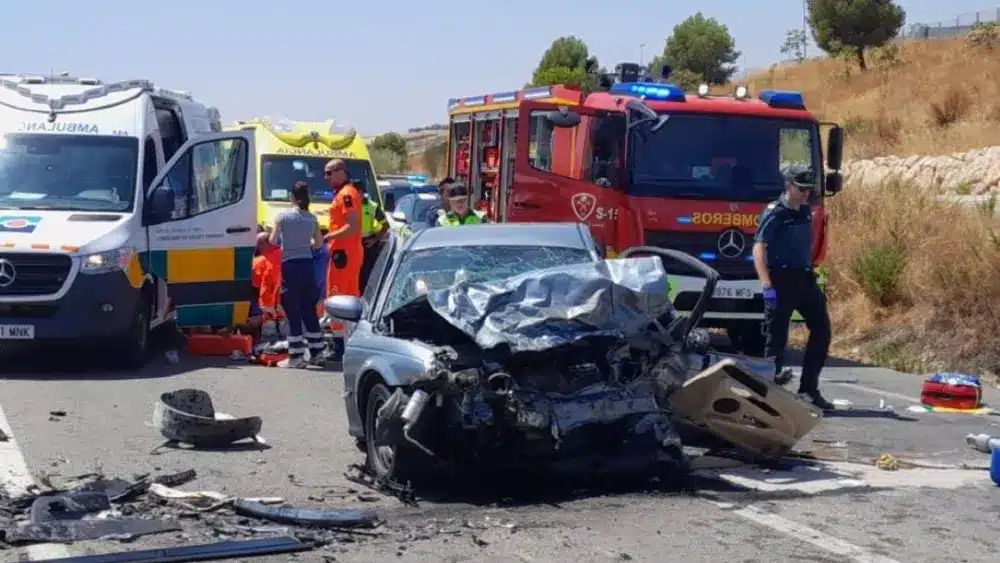 Efectivos de distintos cuerpos de seguridad, emergencias y sanitarios intervienen en el lugar del siniestro. - CONSORCIO PROVINCIAL DE BOMBEROS