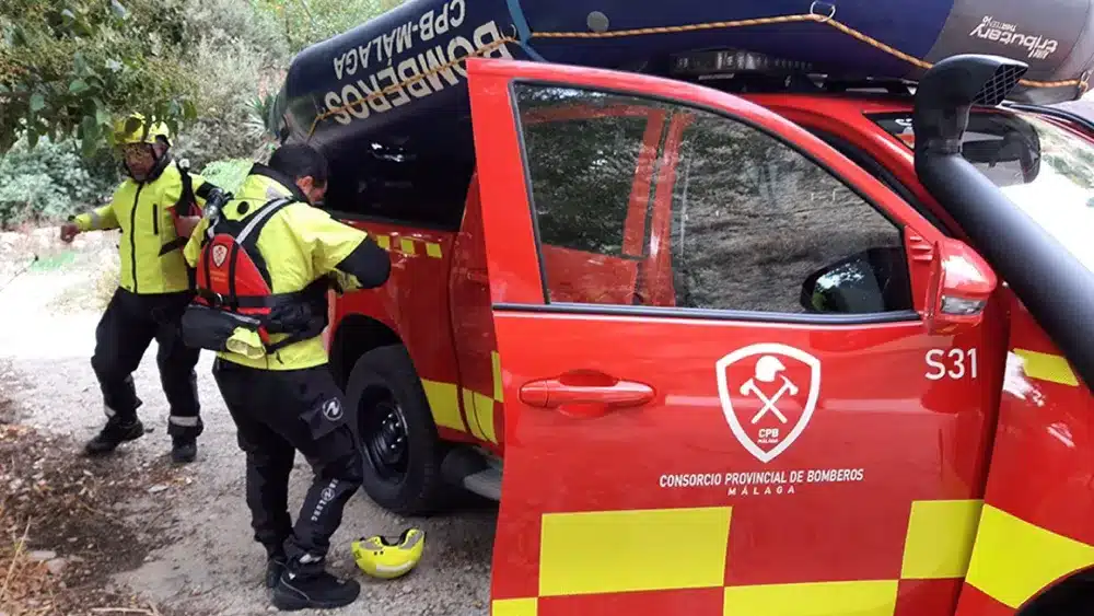 Archivo - Bomberos del Consorcio Provincial de la Diputación han rescatado el cuerpo sin vida de un hombre de 82 años que ha caído por un bancal en Frigiliana. - 112 - Archivo