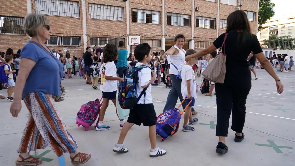 Niños en su primer día de colegio en Andalucía. EP