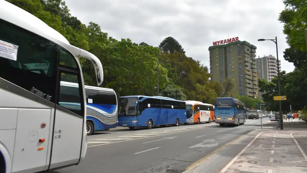 Archivo - Concentración de autobuses en Málaga. - FEDINTRA - Archivo