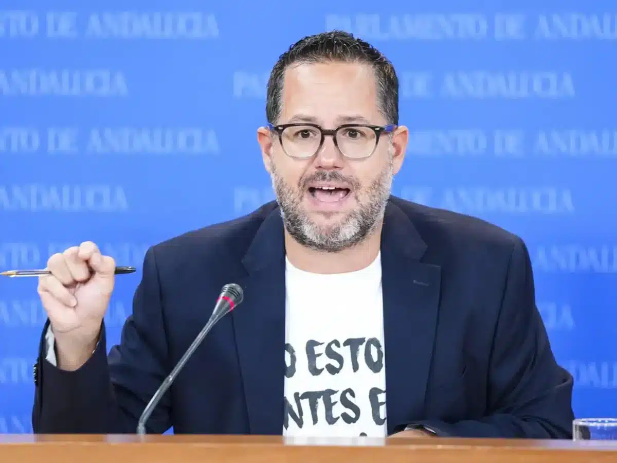 El portavoz de Adelante Andalucía, José Ignacio García, este miércoles en rueda de prensa en el Parlamento. - Joaquin Corchero - Europa Press