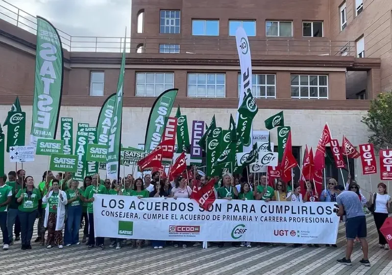 Protesta convocada por CCOO, CSIF, Satse y UGT en las ocho capitales andaluzas para reclamar al SAS los acuerdos firmados. - CCOO-A