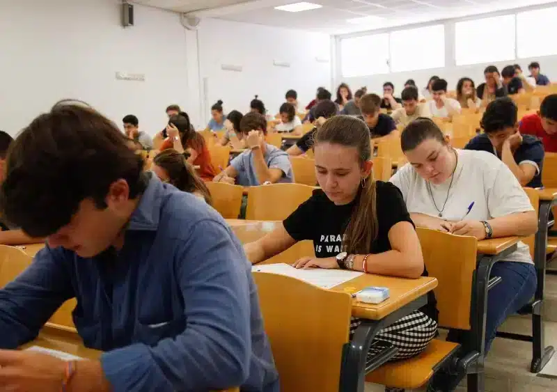 Archivo - Examen de Selectividad de septiembre en Andalucía (Foto de archivo). - MARÍA JOSÉ LÓPEZ (EUROPA PRESS) - Archivo