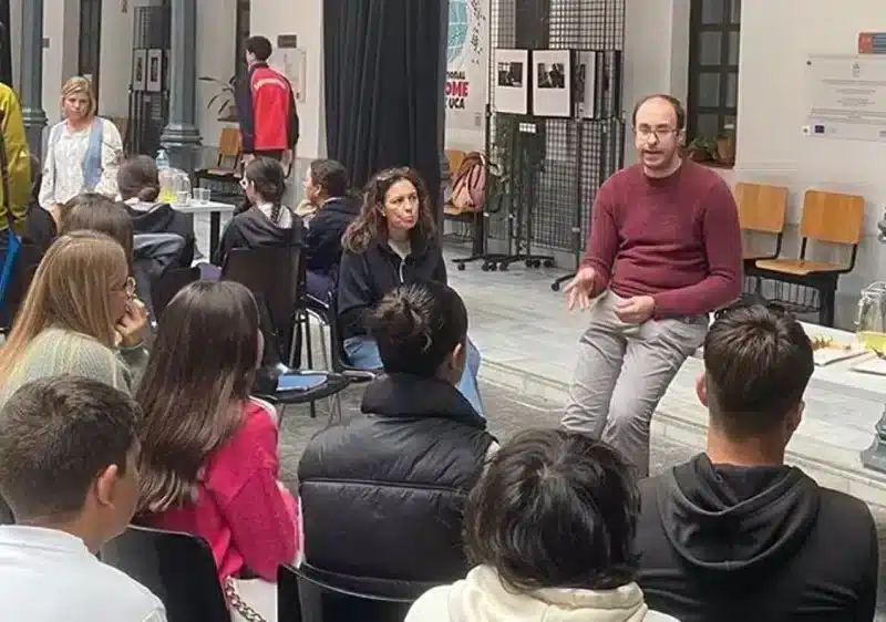 Alumnado de Secundaria en la Semana de la Ciencia. - JUNTA DE ANDALUCÍA