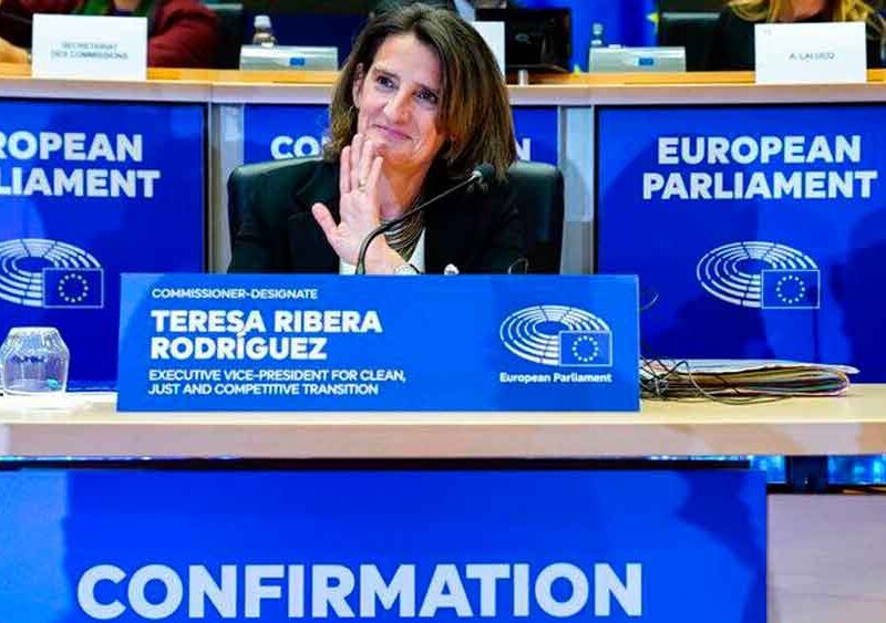 La ministra Teresa Ribera antes la audiencia del Parlamento Europeo / EA