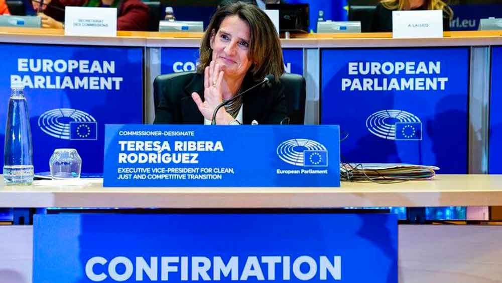 La ministra Teresa Ribera antes la audiencia del Parlamento Europeo / EA