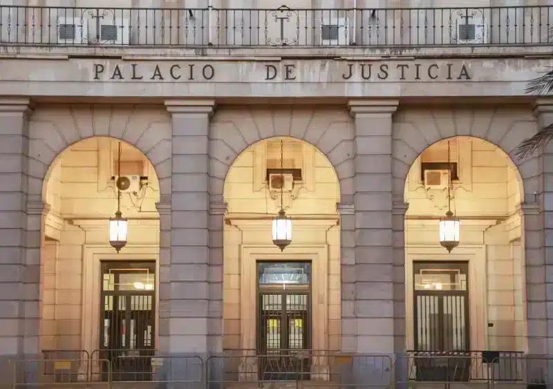 Archivo - Fachada de los Juzgados de El Prado de San Sebastián. A 1 de agosto de 2024, en Sevilla (Andalucía, España). Fachada principal de los Juzgados de El Prado de San Sebastián en el centro de Sevilla. - ROCÍO RUZ / EUROPA PRESS - Archivo