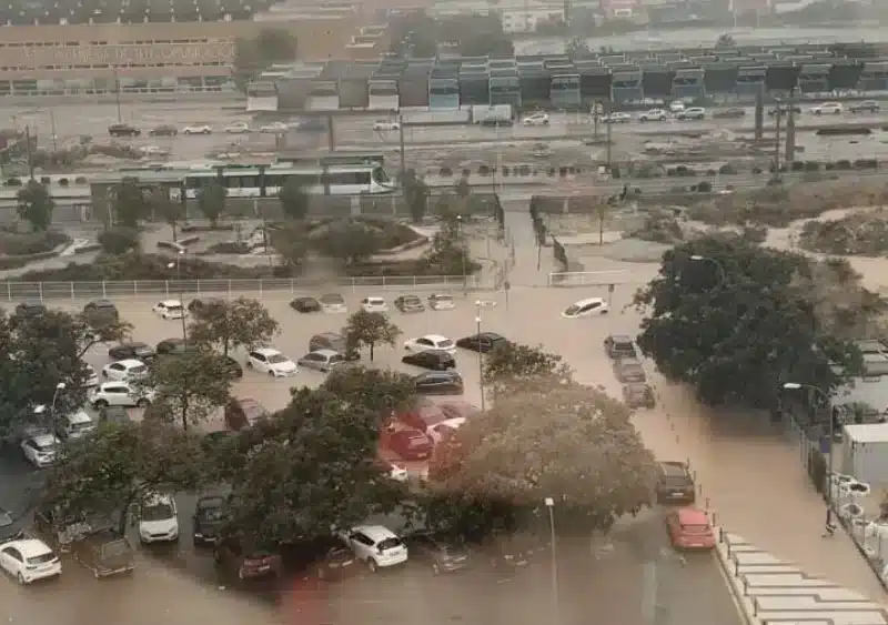 El parking del Hospital Clínico de Málaga. Redes sociales