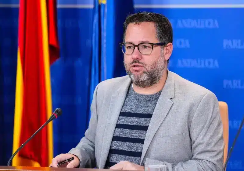 El portavoz del Grupo Mixto-Adelante Andalucía, José Ignacio García, en rueda de prensa en el Parlamento. - JOAQUÍN CORCHERO/EUROPA PRESS