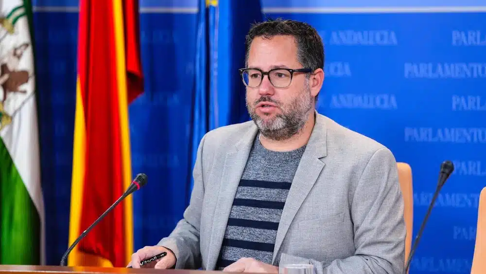 El portavoz del Grupo Mixto-Adelante Andalucía, José Ignacio García, en rueda de prensa en el Parlamento. - JOAQUÍN CORCHERO/EUROPA PRESS