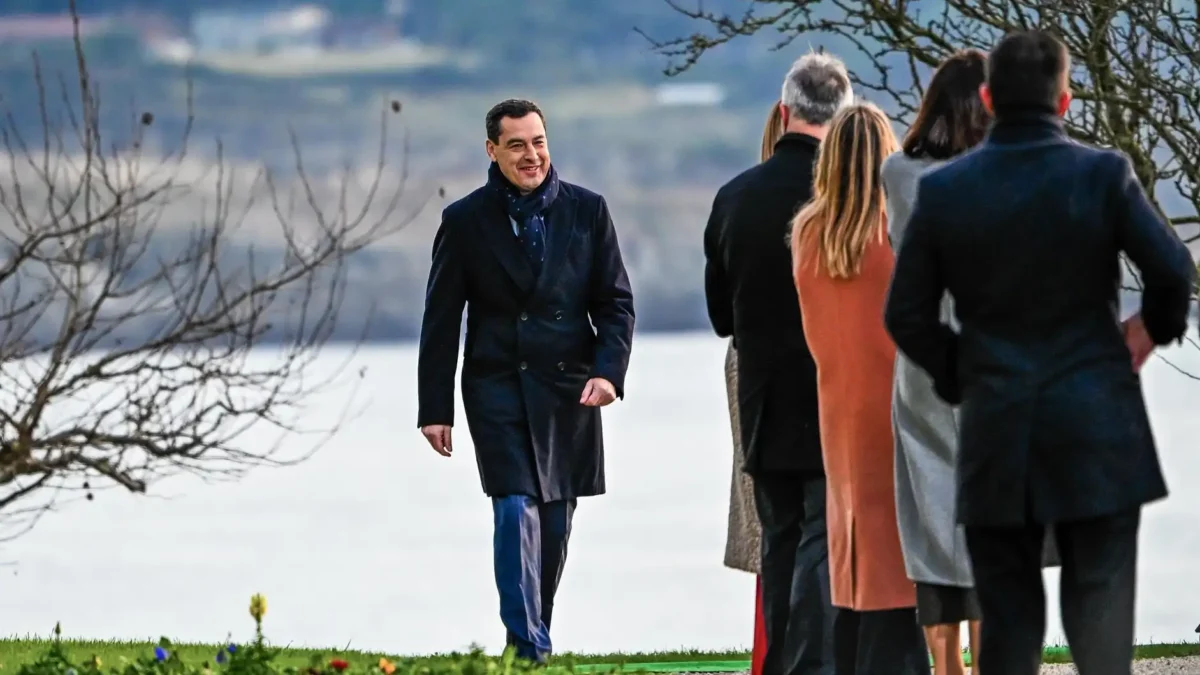 l presidente de la Junta de Andalucía, Juanma Moreno, a su llegada a la XXVII Conferencia de Presidentes, en el Palacio de la Magdalena, a 13 de diciembre de 2024, en Santander, Cantabria (España). La conferencia se celebra tras más de dos años sin convo - Nacho Cubero - Europa Press