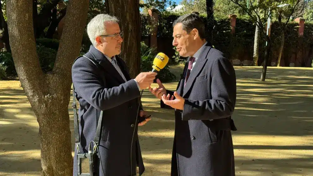 El presidente de la Junta de Andalucía, Juanma Moreno, durante su entrevista con la Cadena Ser. - JUNTA DE ANDALUCÍA