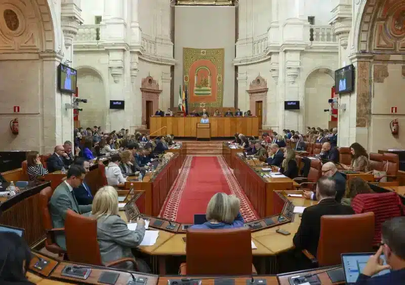 Archivo - Vista general del salón de plenos durante el debate de los presupuestos. A 13 de noviembre de 2024, en Sevilla (Andalucía, España). (Foto de archivo). - Rocío Ruz - Europa Press - Archivo