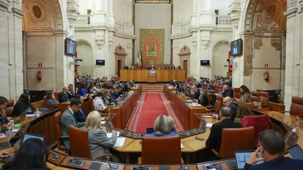 Archivo - Vista general del salón de plenos durante el debate de los presupuestos. A 13 de noviembre de 2024, en Sevilla (Andalucía, España). (Foto de archivo). - Rocío Ruz - Europa Press - Archivo