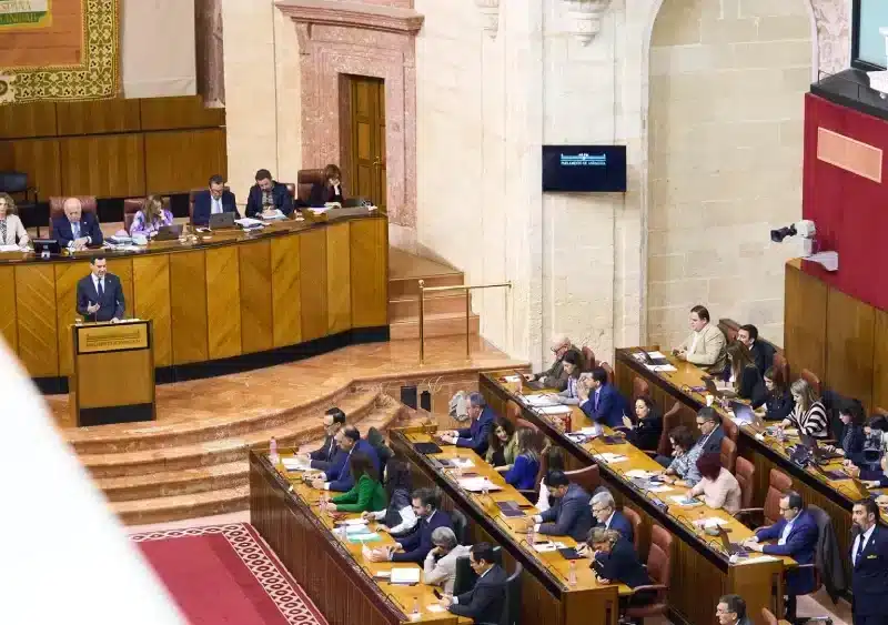 Archivo - El presidente de la Junta, Juanma Moreno, interviene en el Debate sobre el estado de la Comunidad celebrado en el Parlamento andaluz en noviembre de 2023. (Foto de archivo). - JOAQUÍN CORCHERO- PARLAMENTO DE ANDALUCÍA