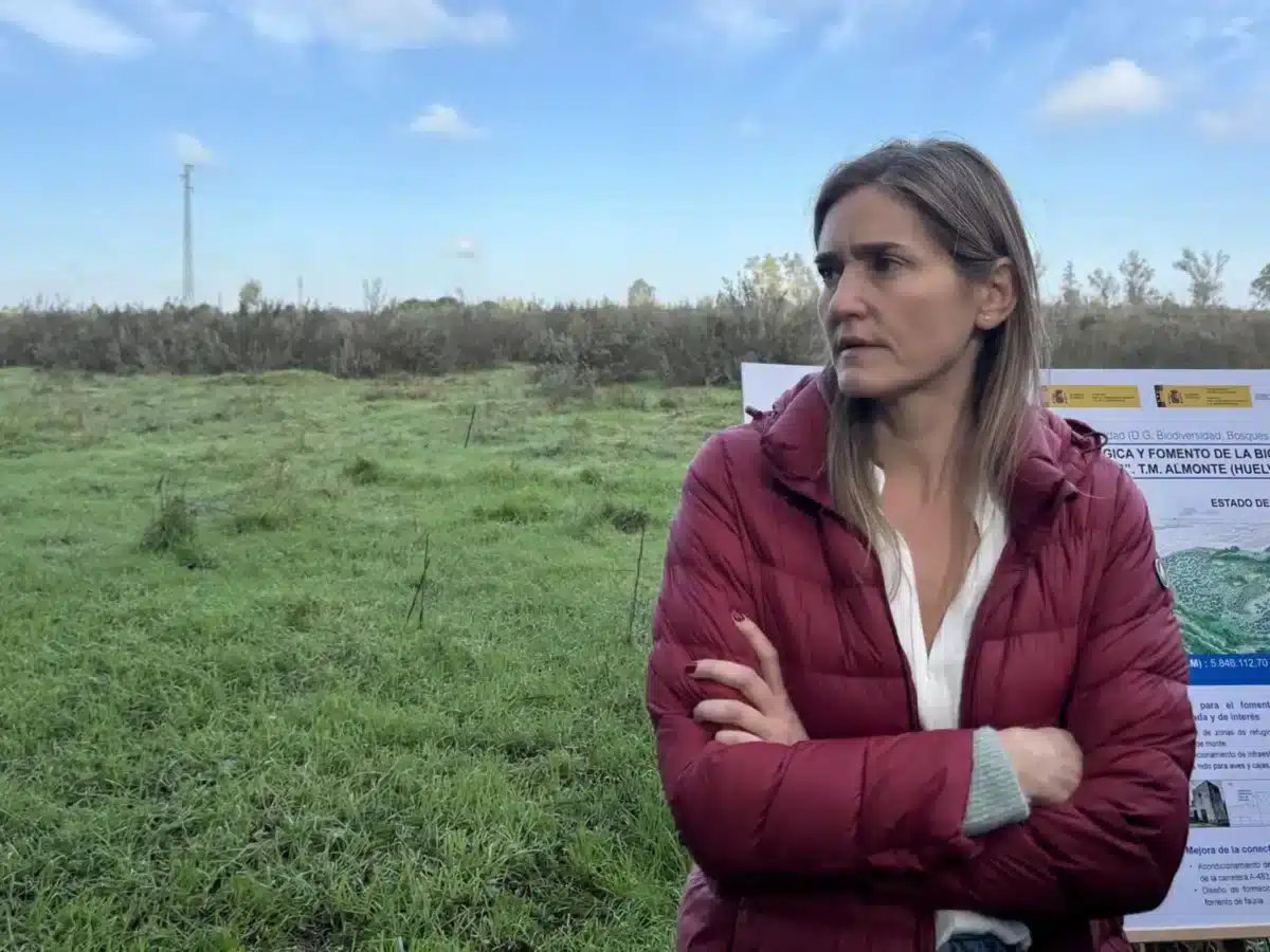 La vicepresidenta Tercera del Gobierno y Ministra para la Transición Ecológica y el Reto Demográfico, Sara Aagesen, en su visita el pasado viernes a la finca Los Mimbrales, en Doñana. - MITECO