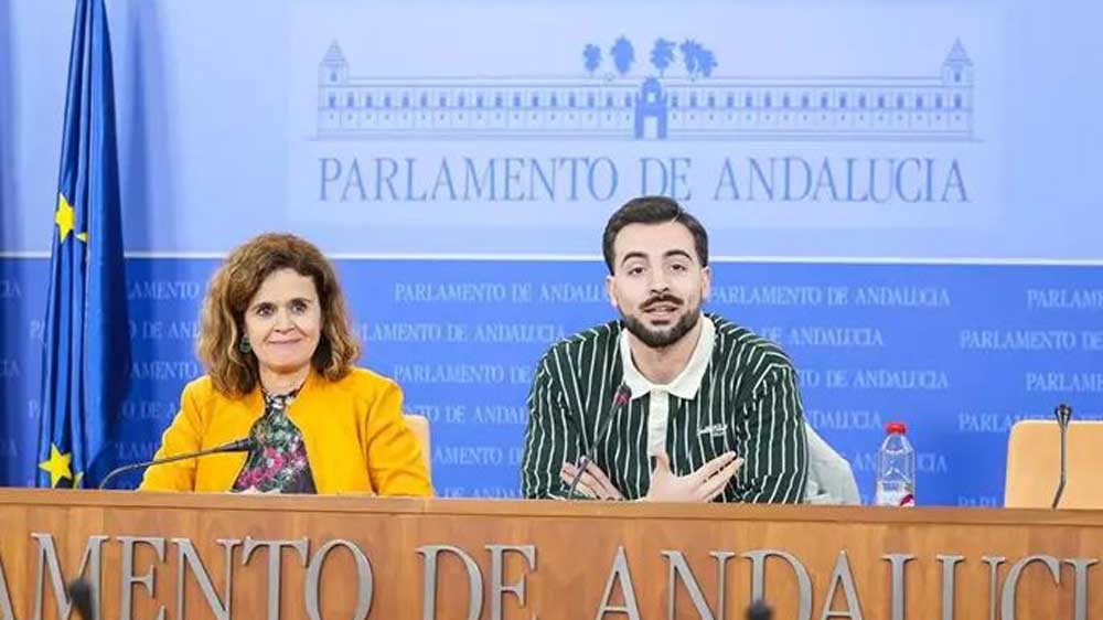 Los diputados de Por Andalucía Esperanza Gómez y José Manuel Gómez Jurado, este miércoles en rueda de prensa. - Joaquin Corchero / Europa Press